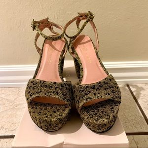 • BRAND NEW Chinese Laundry Platform Heels •